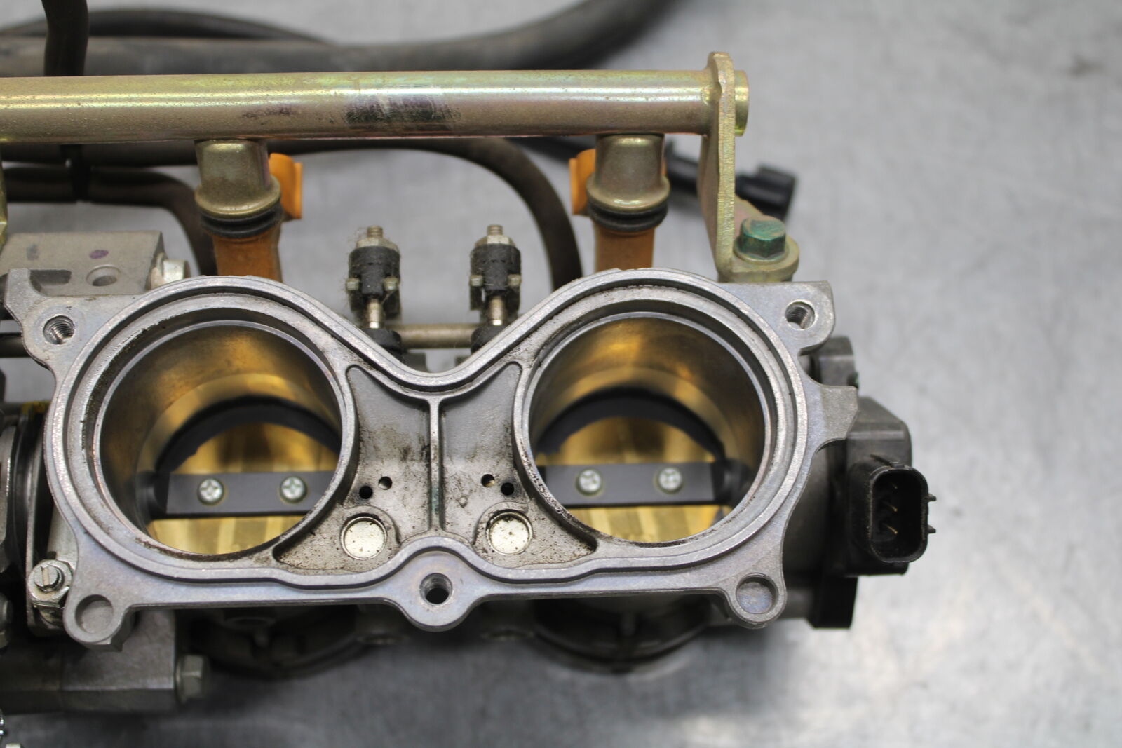 05-06 HONDA CBR600RR MAIN FUEL INJECTORS / THROTTLE BODIES BB727