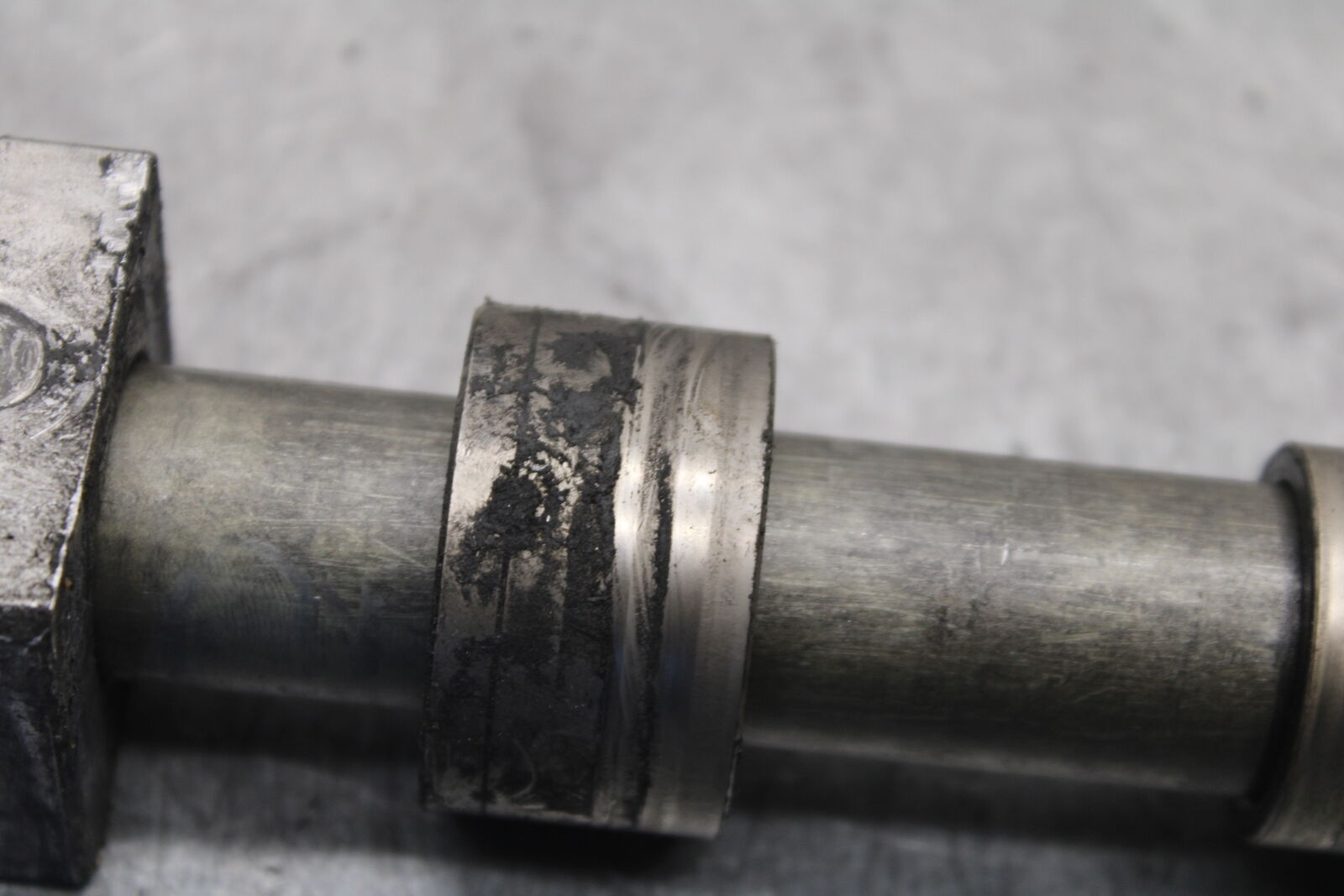 09-12 KAWASAKI NINJA ZX6R ZX600R REAR AXLE BACK WHEEL RIM PIVOT BOLT AXEL BB656