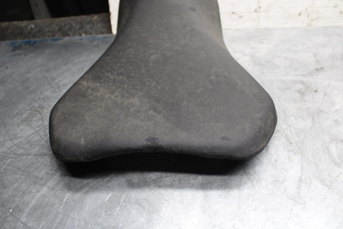 13 SUZUKI GSXR750 FRONT DRIVERS SEAT PAD SADDLE PILLION BB474