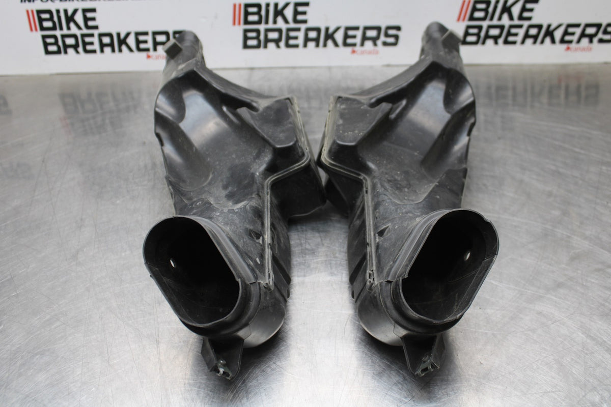 06-07 SUZUKI GSXR 600 RIGHT LEFT AIR INTAKE DUCTS BB178