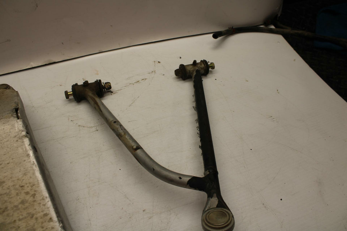 2005 Polaris Predator 500  LOWER UPPER RIGHT CONTROL A ARMS  1013799-385 BB269