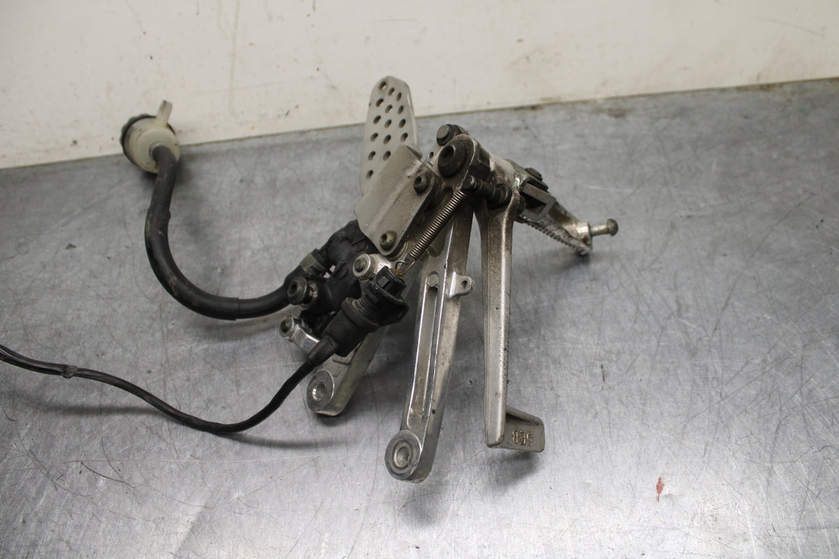 00-01 YAMAHA YZF R1 RIGHT REARSET REAR SET DRIVER FOOT PEG REST STOP BB755