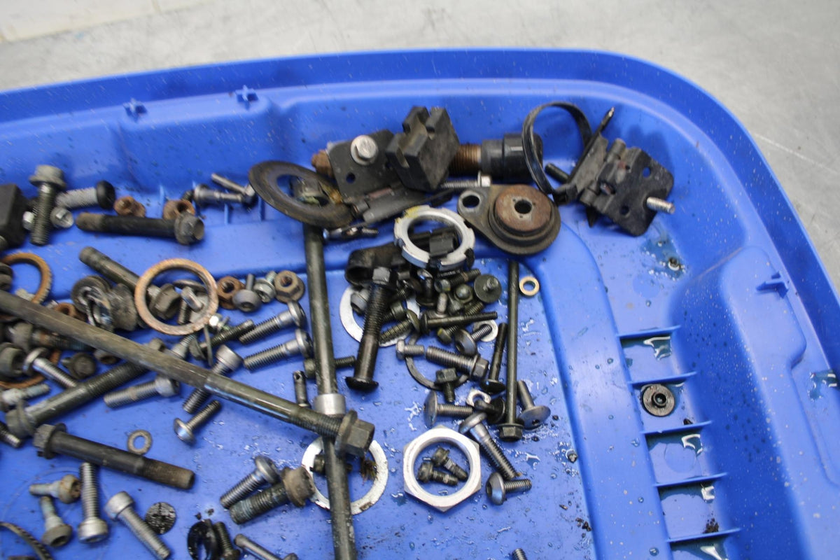 05 YAMAHA YZF R6S LEFTOVER MOUNTING BOLTS HARDWARE MOTOR SCREWS BB462