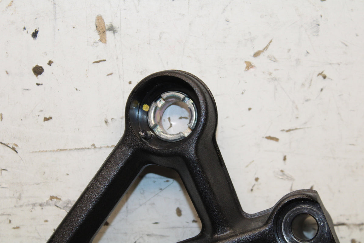 17-24 KTM 390 DUKE RIGHT REARSET REAR SET DRIVER FOOT PEG BRACKET MOUNT BB734