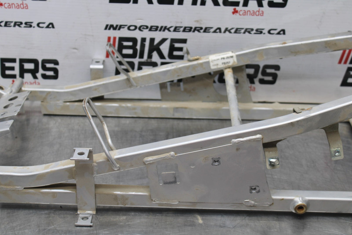 98-05 HONDA SUPER HAWK 1000 VTR1000F REAR SUBFRAME BACK SUB FRAME BB821