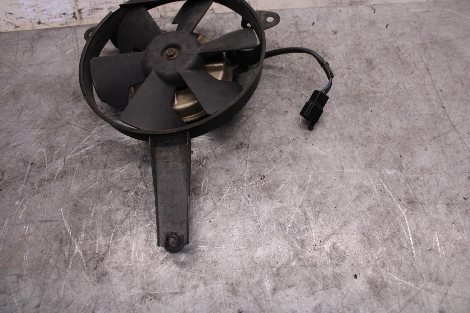 2002 Yamaha YZF R6 ENGINE RADIATOR COOLING FAN 5EB-12405-00-00 BB545