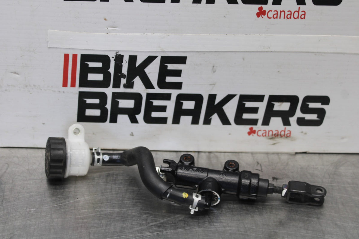 15-26 SUZUKI GSXR600 REAR BACK BRAKE MASTER CYLINDER W RESERVOIR BB888