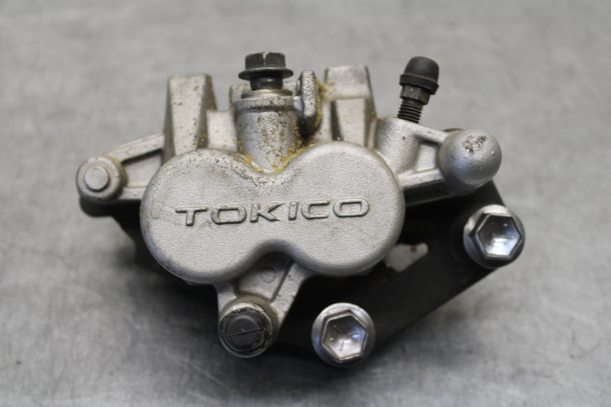 05-06 SUZUKI BOULEVARD M50 RIGHT FRONT BRAKE CALIPER 59100-33DB0-999 BB671