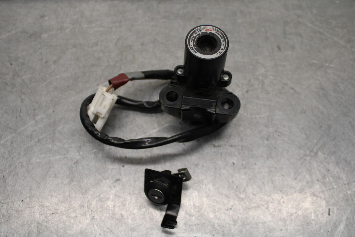 16 KAWASAKI NINJA ZX10R IGNITION LOCK  AND SEAT LOCK BB650