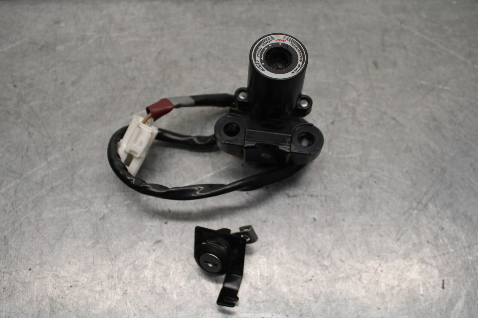 16 KAWASAKI NINJA ZX10R IGNITION LOCK  AND SEAT LOCK BB650