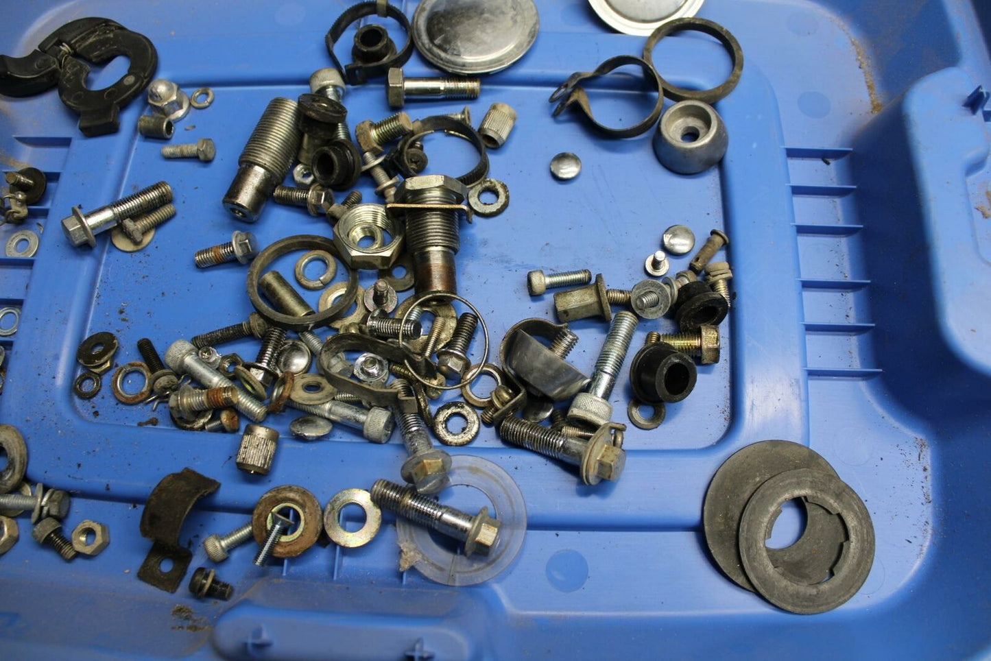 84-85 YAMAHA VIRAGO 1000 LEFTOVER CAP COWL BOLTS SCREWS BB173