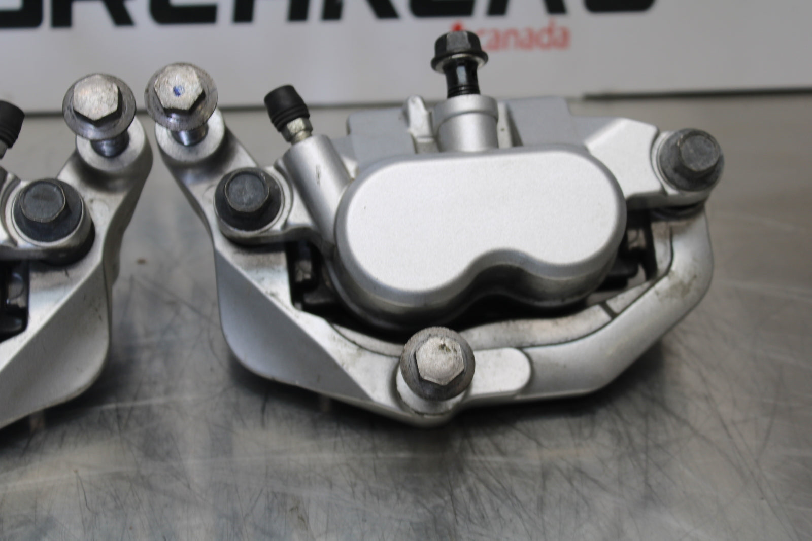 09 YAMAHA ROYAL STAR XVZ1300TF VENTURE RIGHT LEFT FRONT BRAKE CALIPER SET BB151