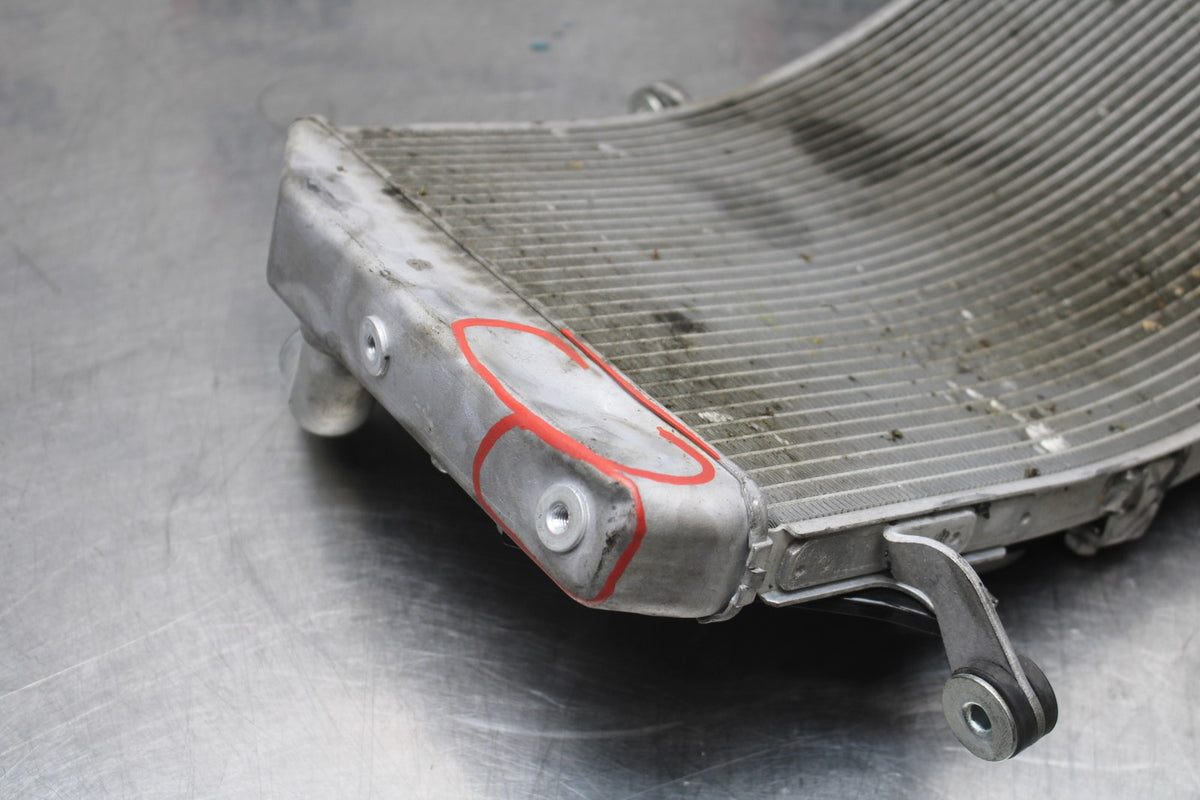 18 YAMAHA YZF R1  ENGINE RADIATOR MOTOR COOLER COOLING RADIATER BB838
