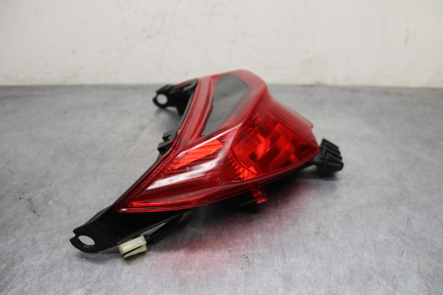 13-16 SUZUKI BANDIT 1250S ABS REAR TAIL TAILLIGHT BACK BRAKE LIGHT BB134