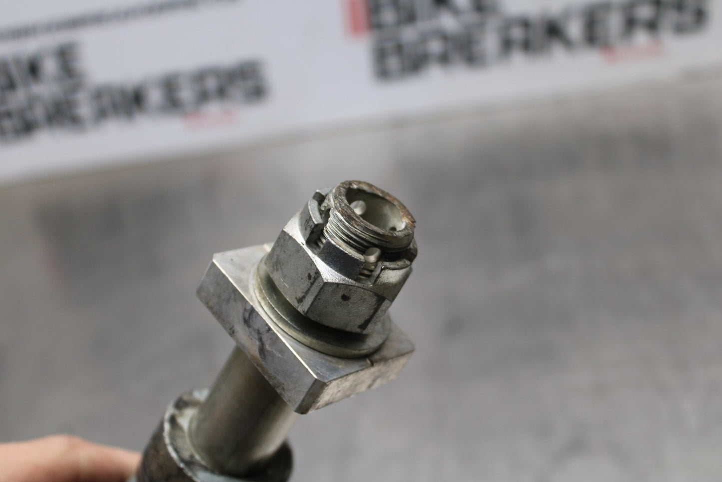 21-23 KAWASAKI NINJA ZX6R REAR AXLE BACK WHEEL RIM PIVOT BOLT AXEL BB179