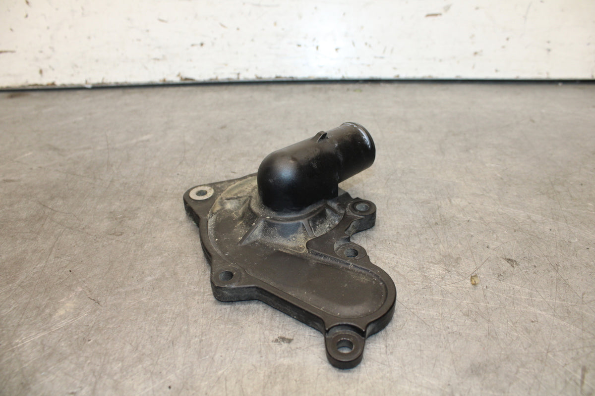 22-24 YAMAHA XSR900 ENGINE WATER COOLANT PUMP COVER BB683