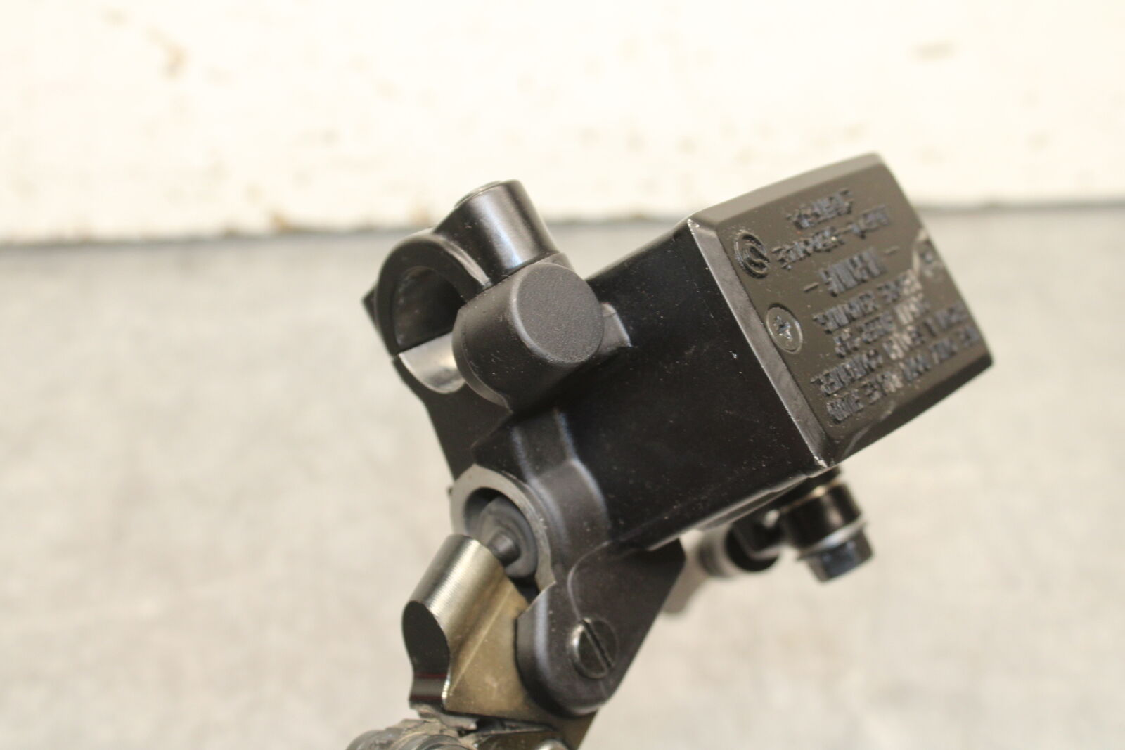 09-15 YAMAHA FZ6R FRONT BRAKE MASTER CYLINDER w/ LEVER 36C-W2587-00-00 BB719