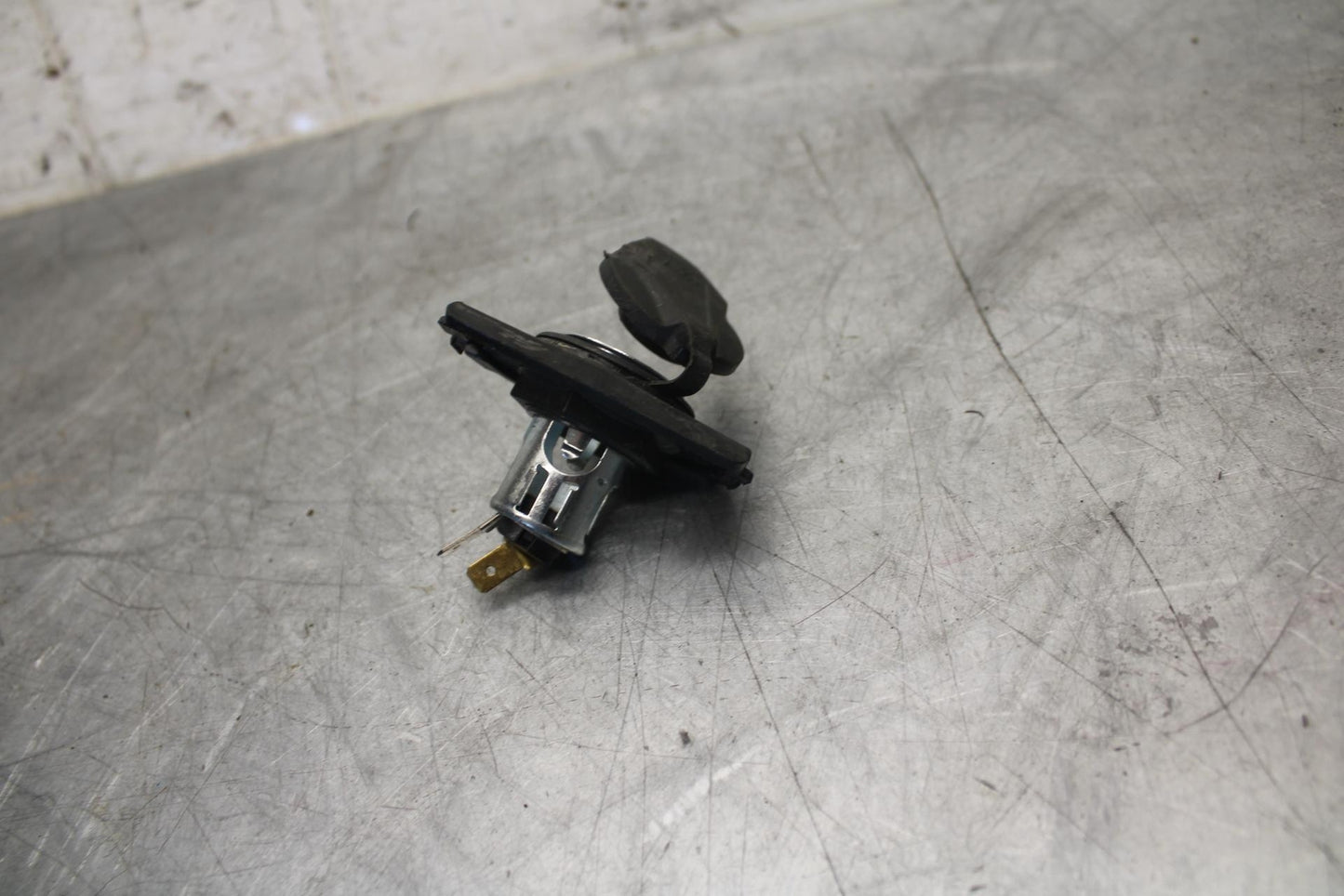22 KTM 890 ADVENTURE   AUX POWER PLUG BB514