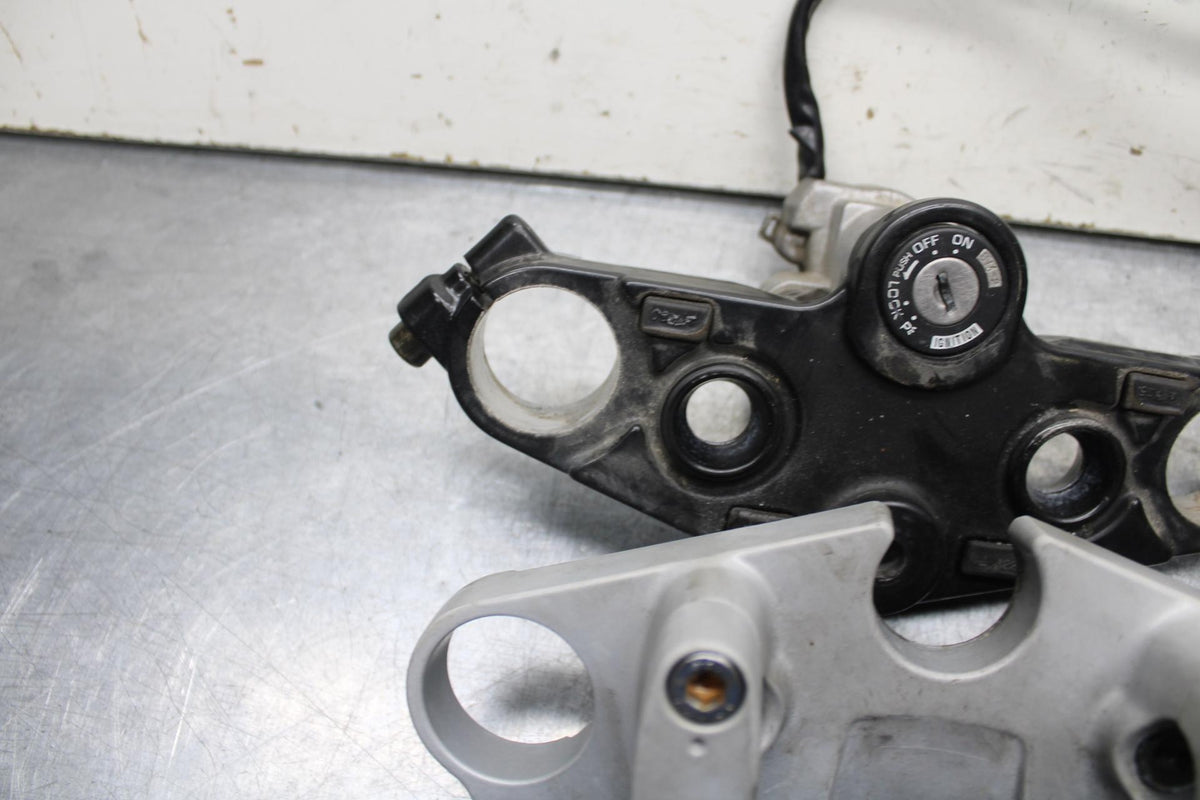 04-09 SUZUKI GS 500 FH GS500F FORKS UPPER TRIPLE TREE CLAMPS  BB97