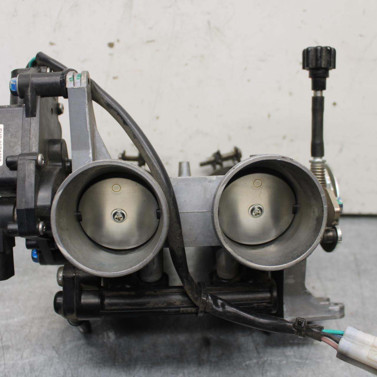 15-16 KAWASAKI EX300 MAIN FUEL INJECTORS / THROTTLE BODIES BB635