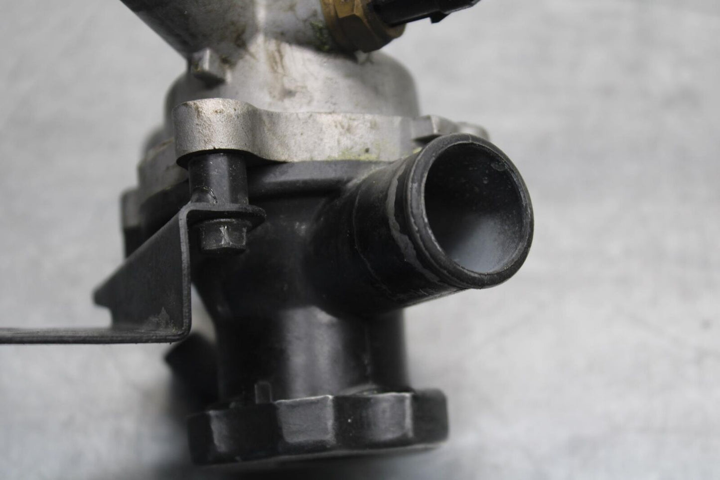 03-08 KAWASAKI VULCAN 1600 THERMOSTAT HOUSING 16160-0775 16160-1361 BB616