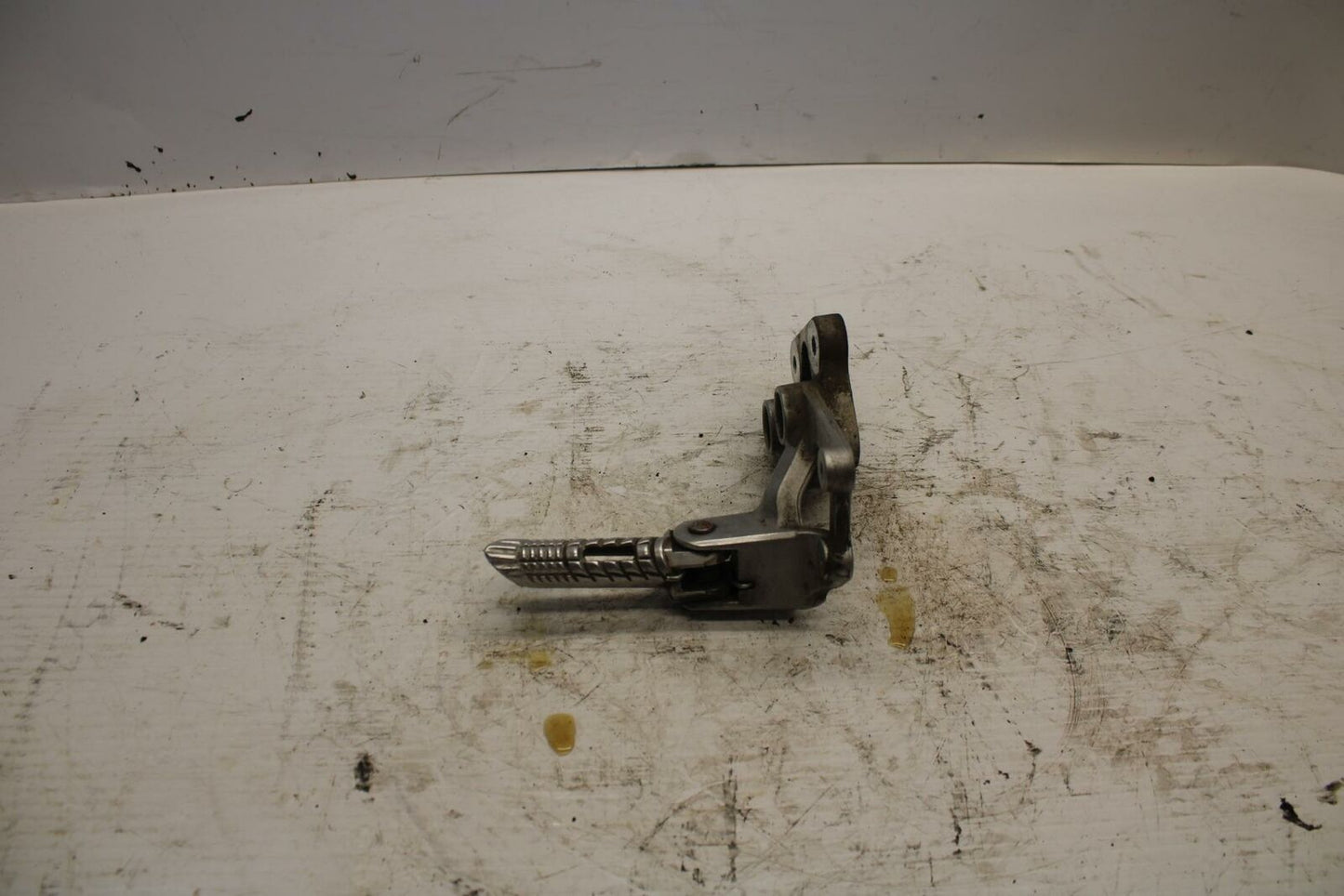 06-07 SUZUKI GSXR600 LEFT REARSET REAR SET DRIVER FOOT PEG REST STOP BB275