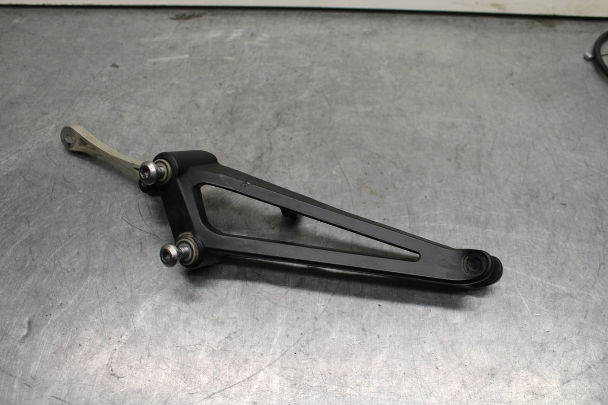 09-14 YAMAHA YZF R1 RIGHT REAR BACK PASSENGER PEG BB118