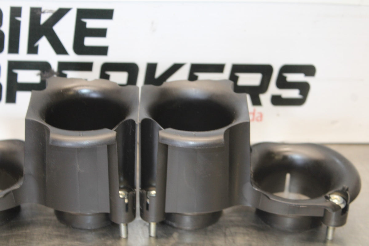 18 SUZUKI GSXR750 AIRBOX INTAKE VELOCITY STACKS BB891