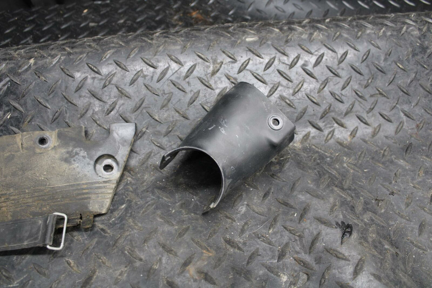 84-85 YAMAHA VIRAGO 1000 COIL COVER GURD SHIELD LEFTOVER  BB173