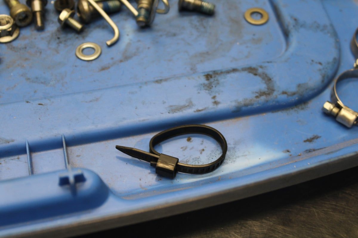 07-08 SUZUKI GSXR1000 MOUNTING BOLTS HARDWARE SCREWS BB944