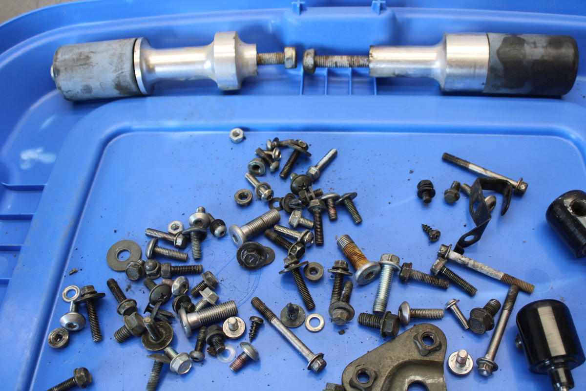 03-06 KAWASAKI Z1000 MOUNTING BOLTS HARDWARE MOTOR SCREWS BB164