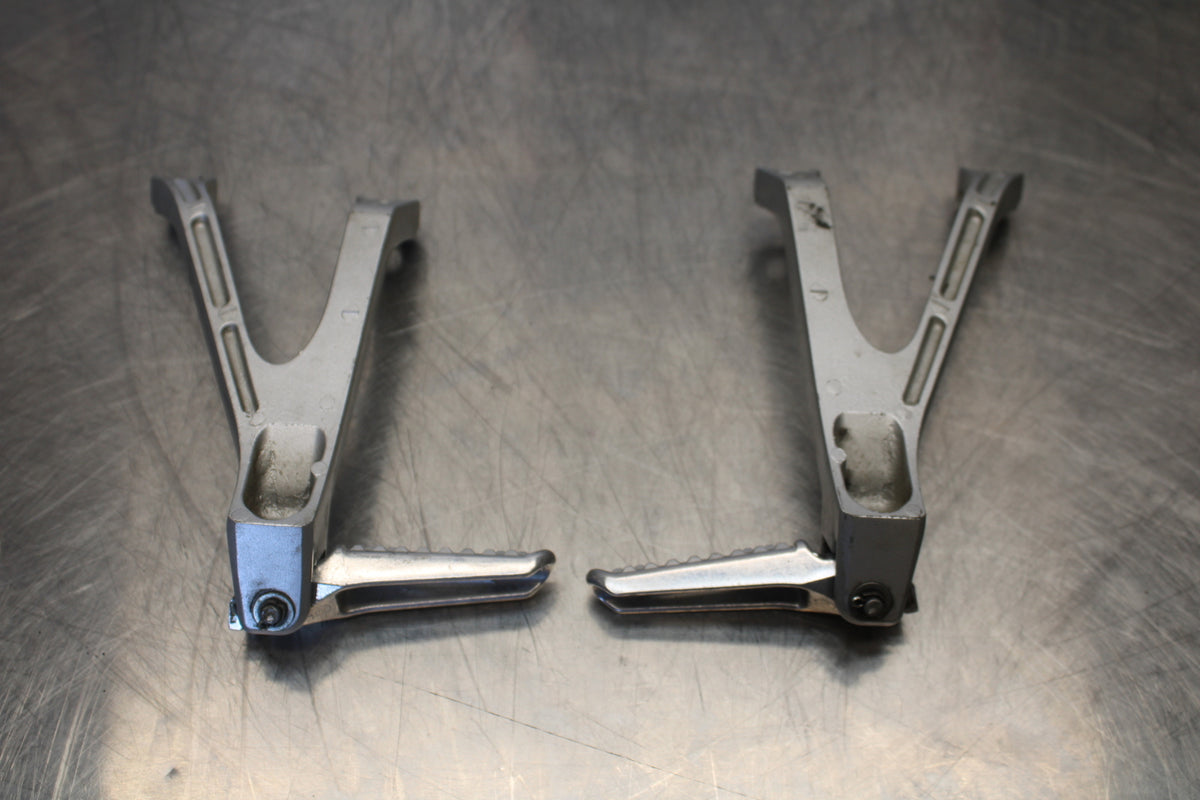 12-16 HONDA CBR1000RR REAR BACK PASSENGER PEG SET PAIR BB157