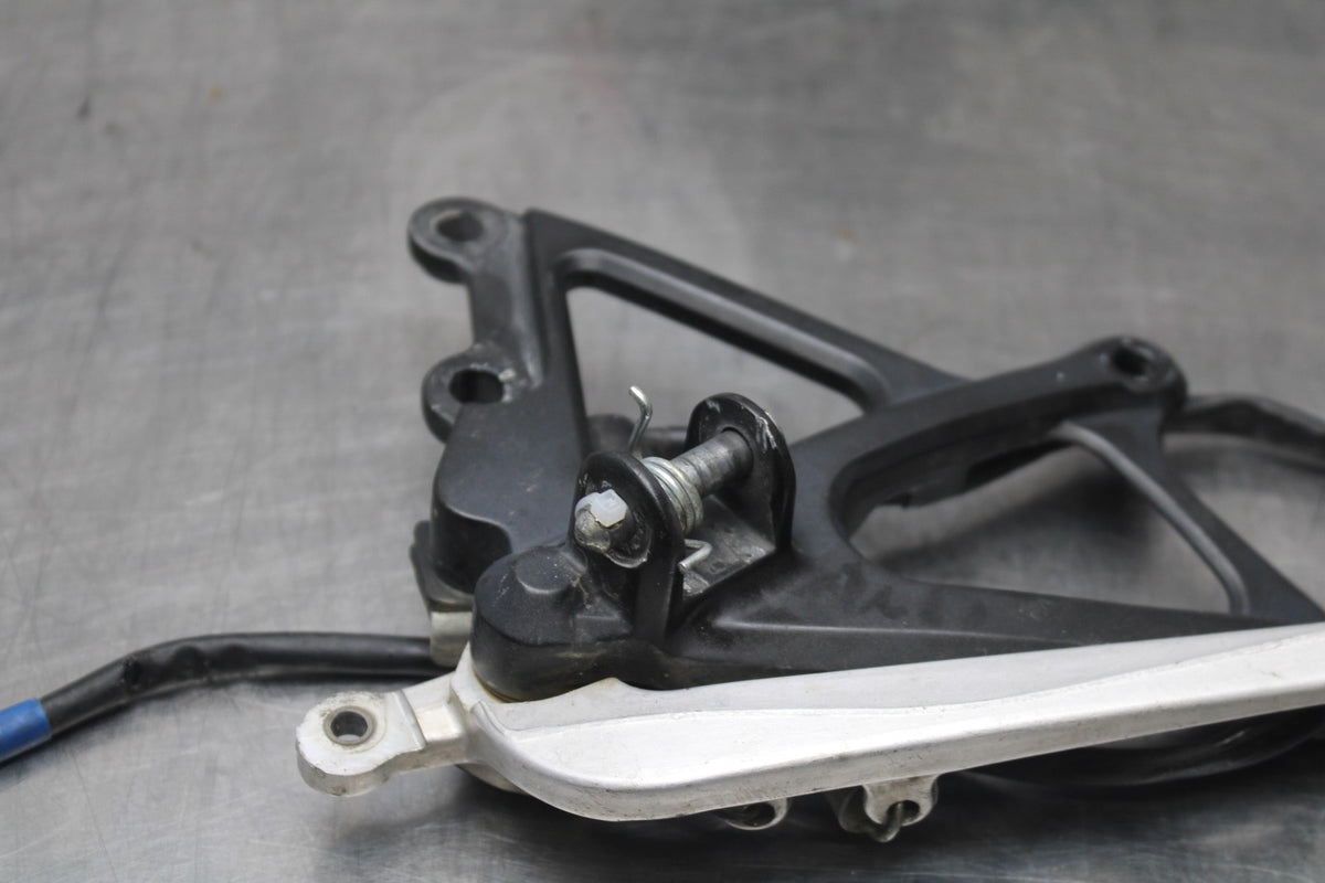 13 YAMAHA YZF R1 RIGHT REARSET REAR SET DRIVER FOOT PEG REST STOP BB781