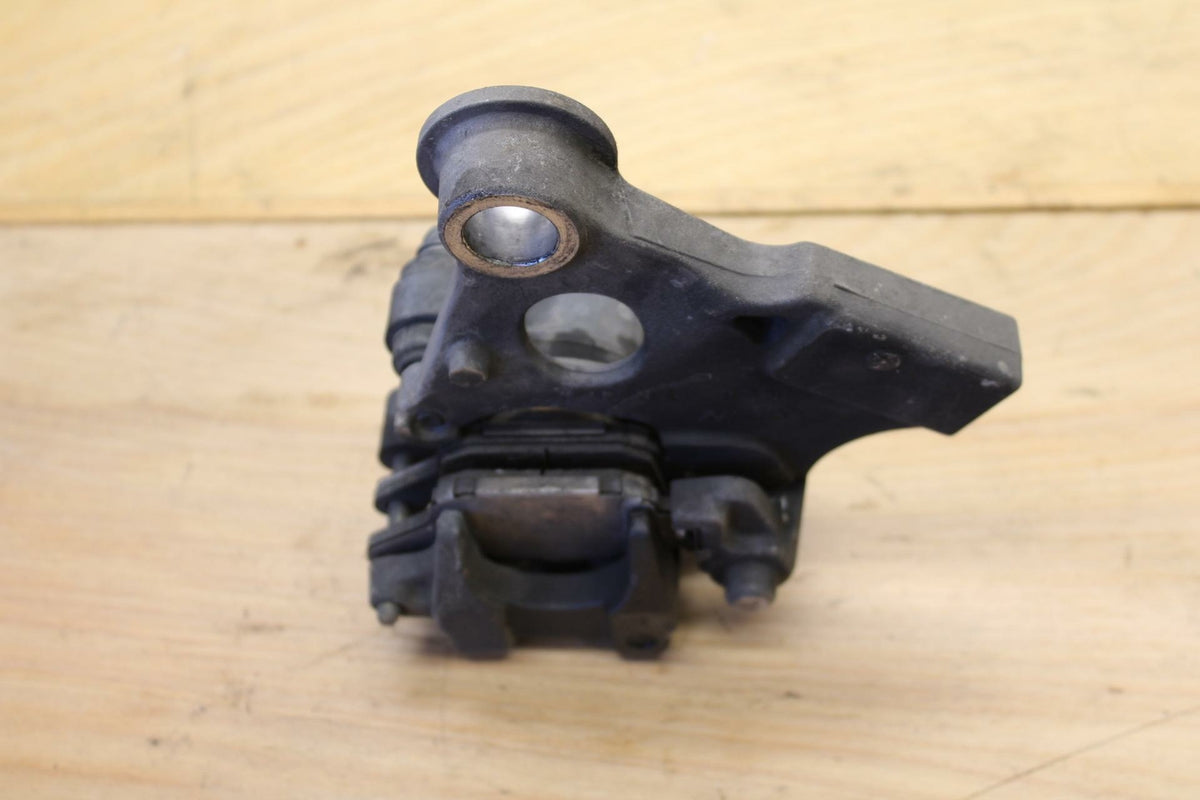 01-06 HONDA CBR600F4I REAR BACK BRAKE CALIPER W MOUNT BRACKET BB314