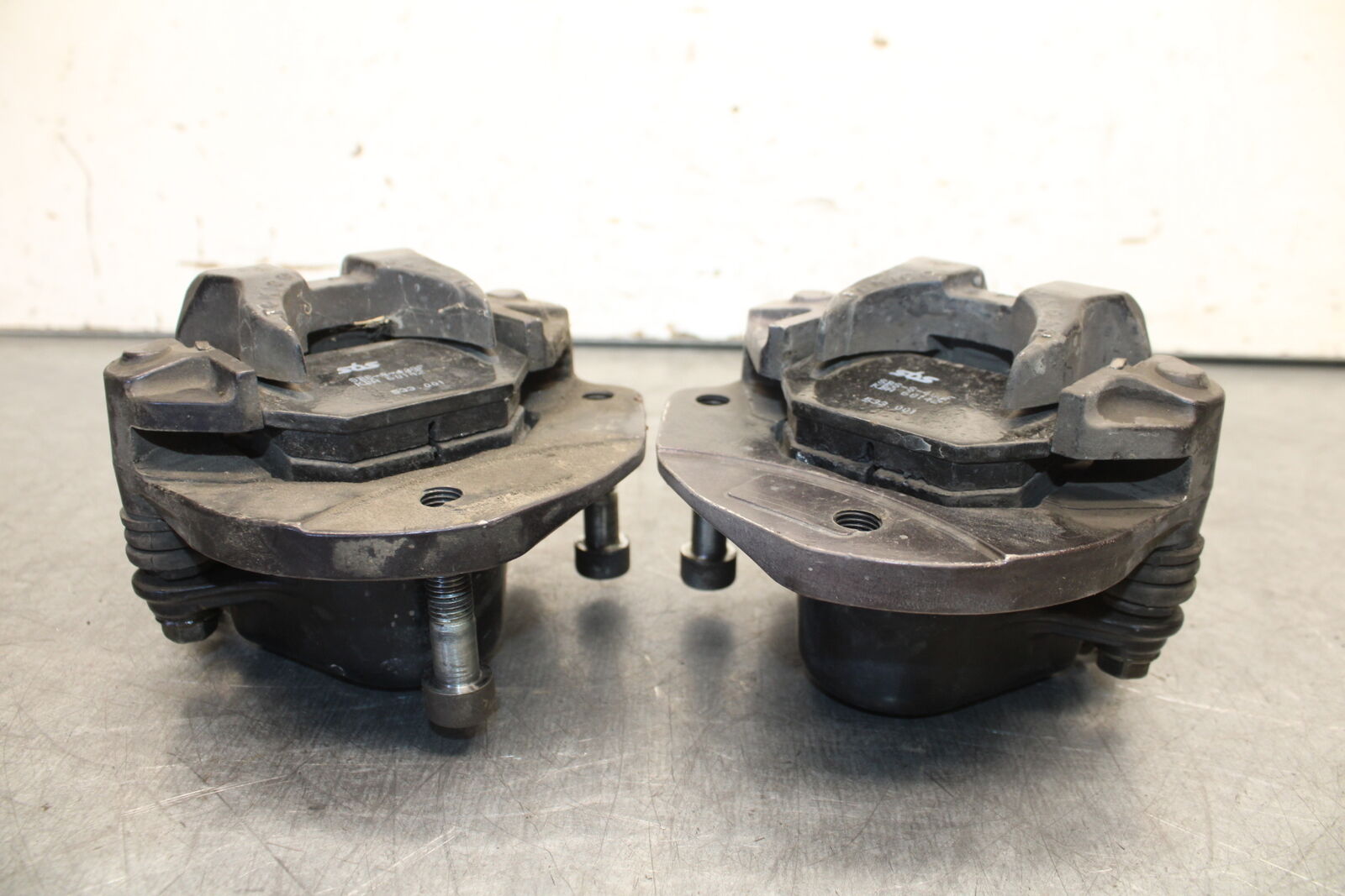 85-86 SUZUKI MADURA 1200 RIGHT LEFT FRONT BRAKE CALIPER SET PAIR CALIPERS  BB691