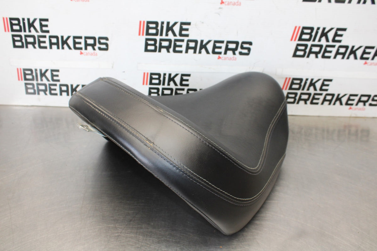 08 KAWASAKI VULCAN 1600 VN1600D NOMAD FRONT DRIVERS SEAT BB904