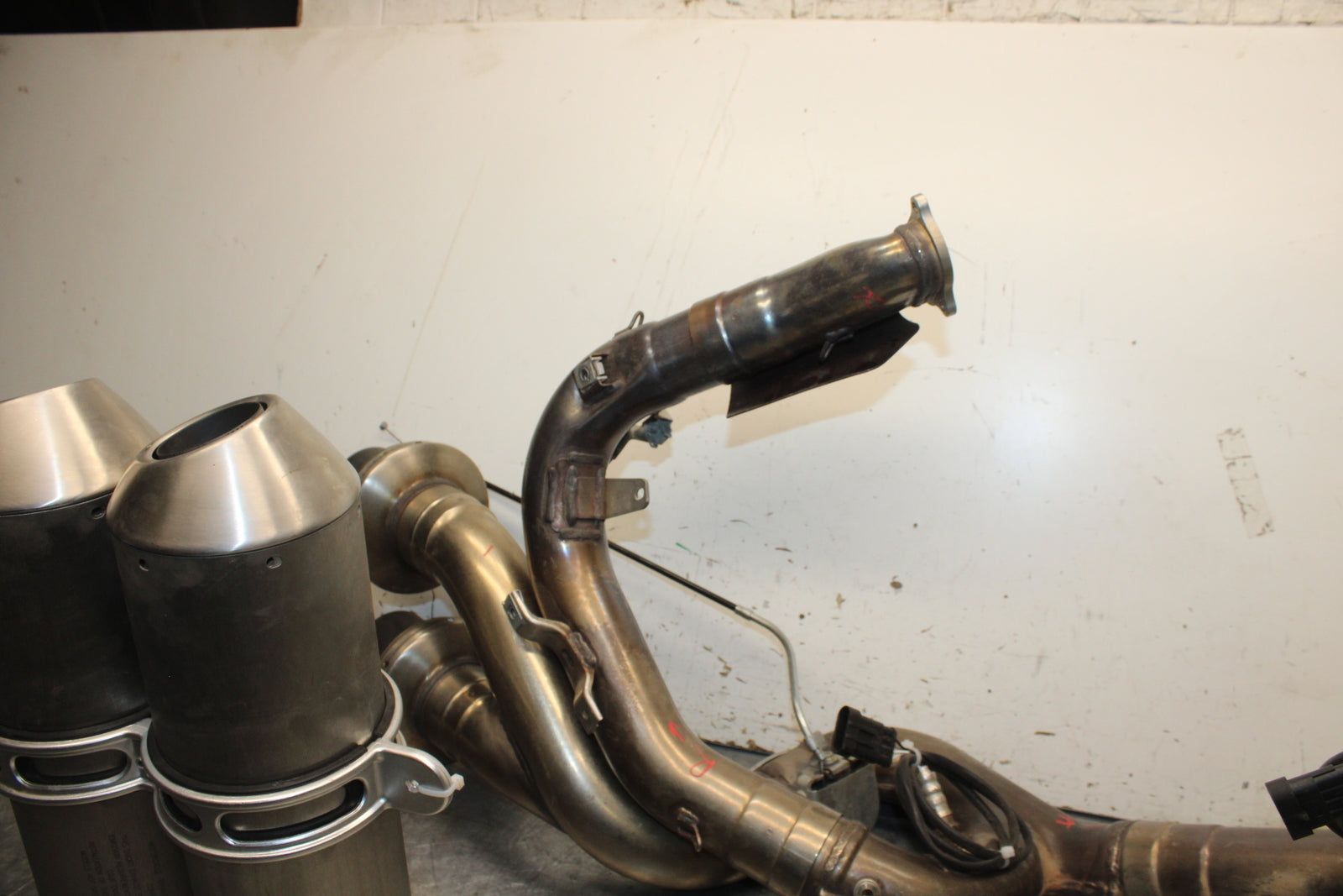 09-11 DUCATI STREETFIGHTER 1098 FULL EXHAUST SYSTEM HEADERS PIPE MUFFLER BB705
