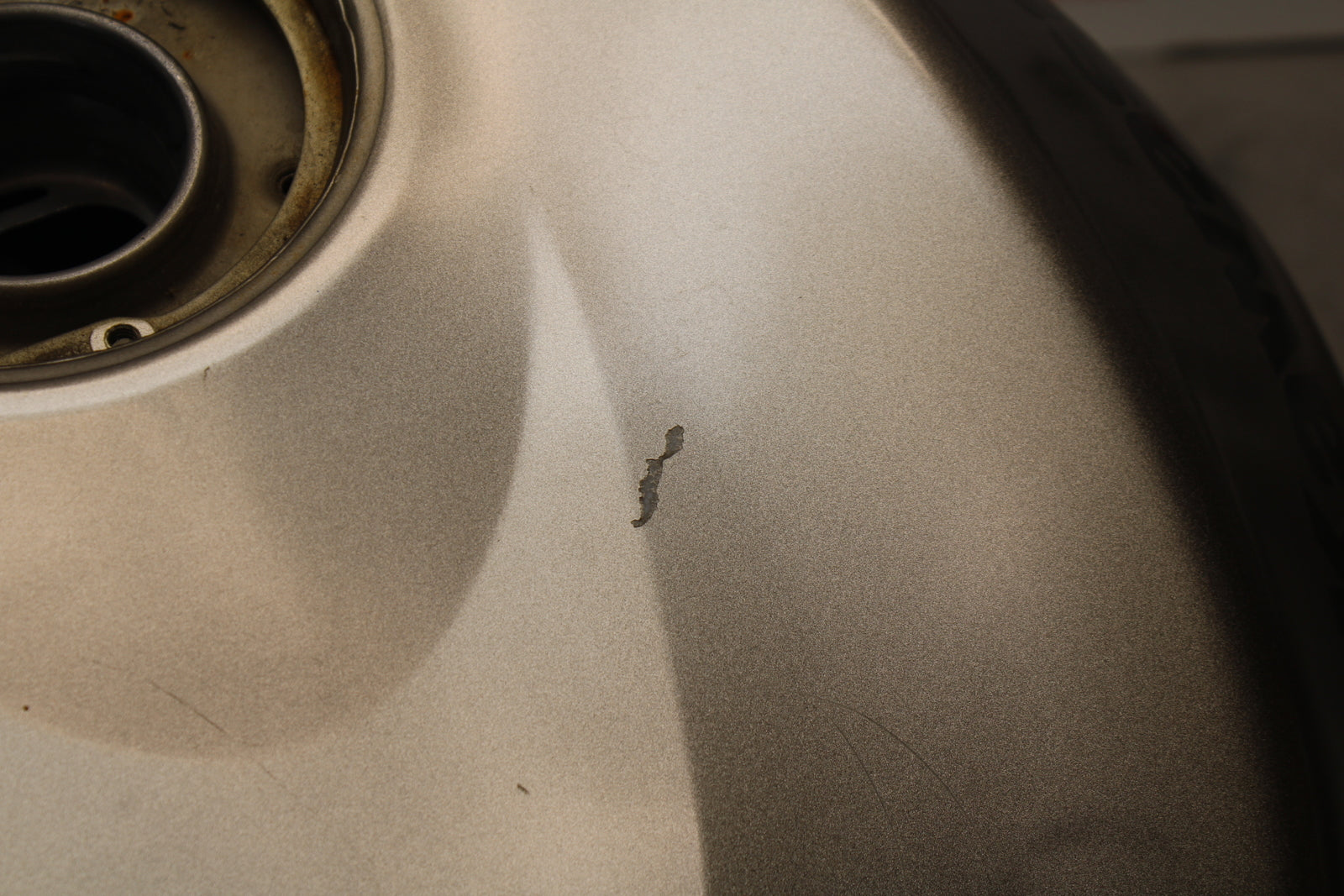 04-05 KAWASAKI NINJA ZX10R GAS TANK FUEL CELL PETROL RESERVOIR BB163