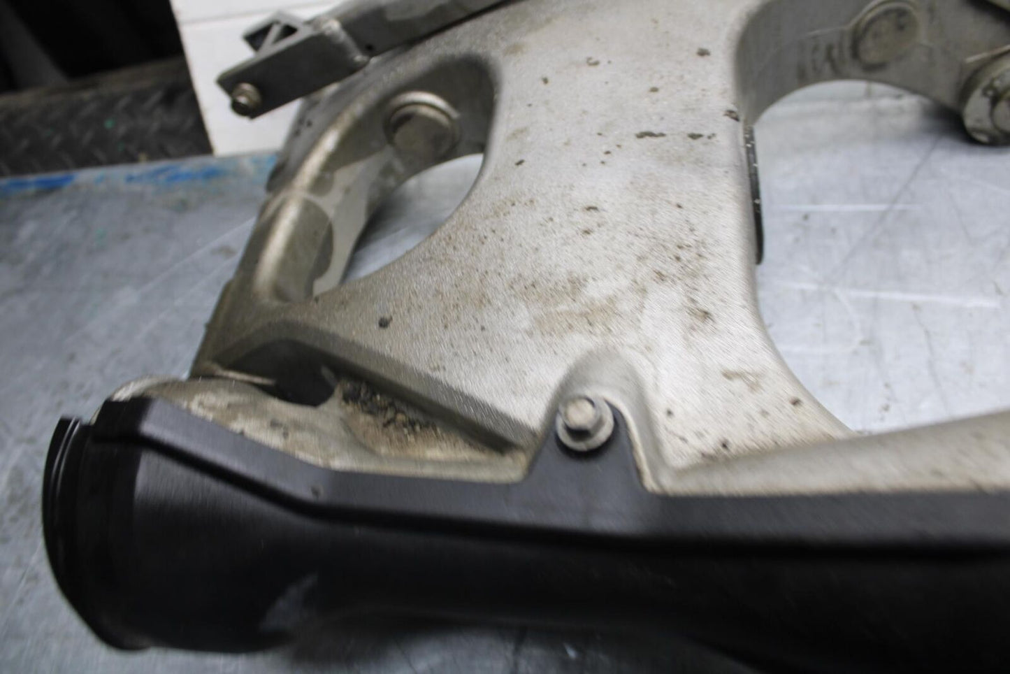 07-08 KAWASAKI CONCOURS 1400 ABS REAR SWINGARM BACK SUSPENSION SWING ARM BB449