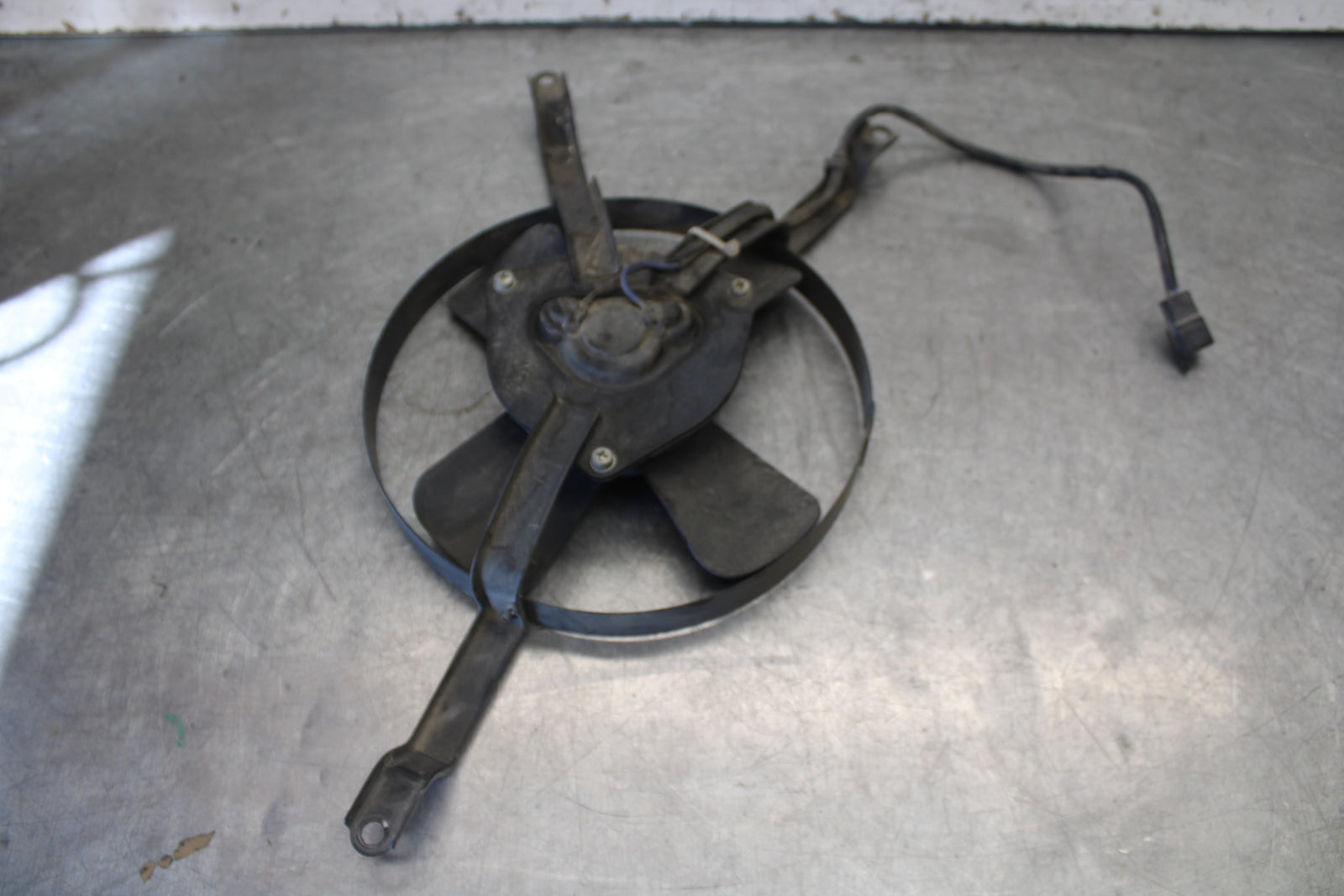 05-06 YAMAHA ROYAL STAR ENGINE RADIATOR COOLING FAN BB697