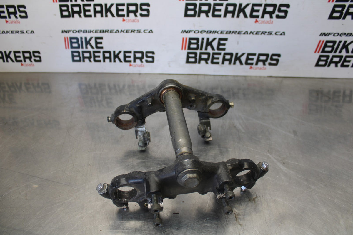 81 YAMAHA MAXIM 550 XJ550 FORKS CLAMP UPPER LOWER TRIPLE TREE STEM BB866