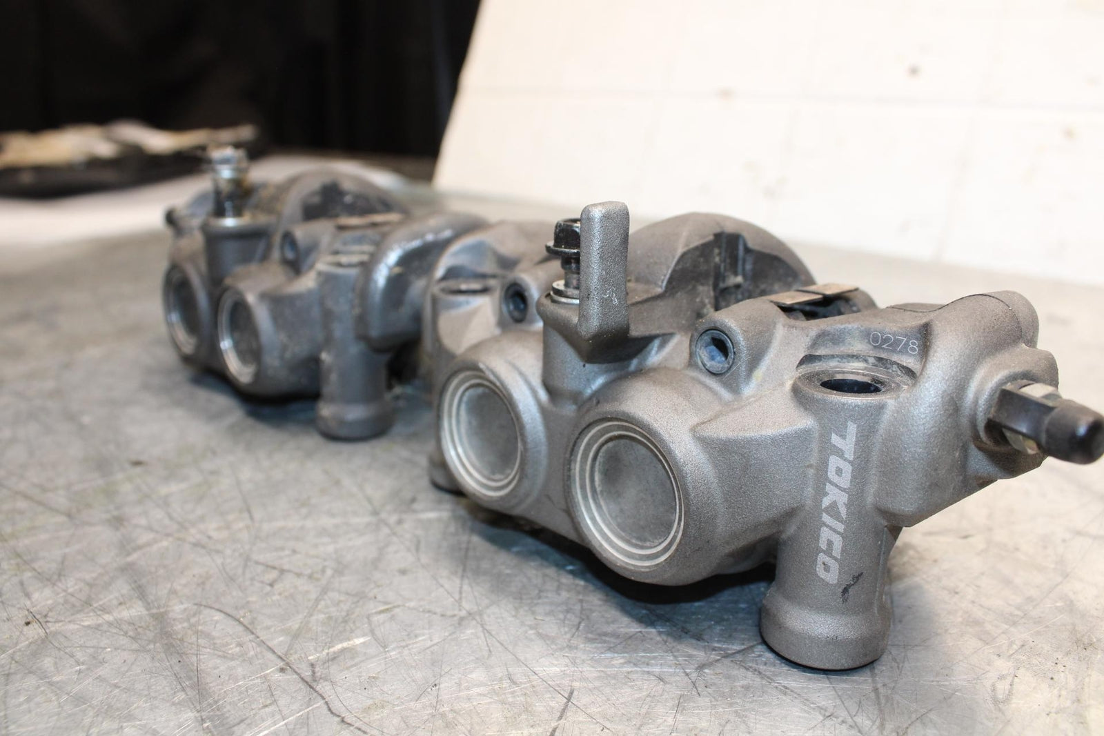 11-15 KAWASAKI ZX1000R RIGHT LEFT FRONT BRAKE CALIPER SET PAIR CALIPERS BB445