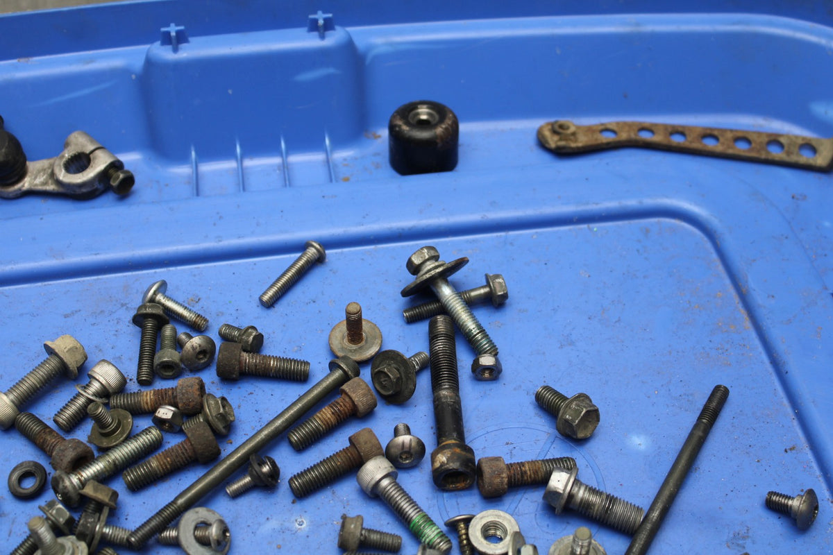 00 SUZUKI GSXR750 BOLTS HARDWARE MOTOR SCREWS BB820
