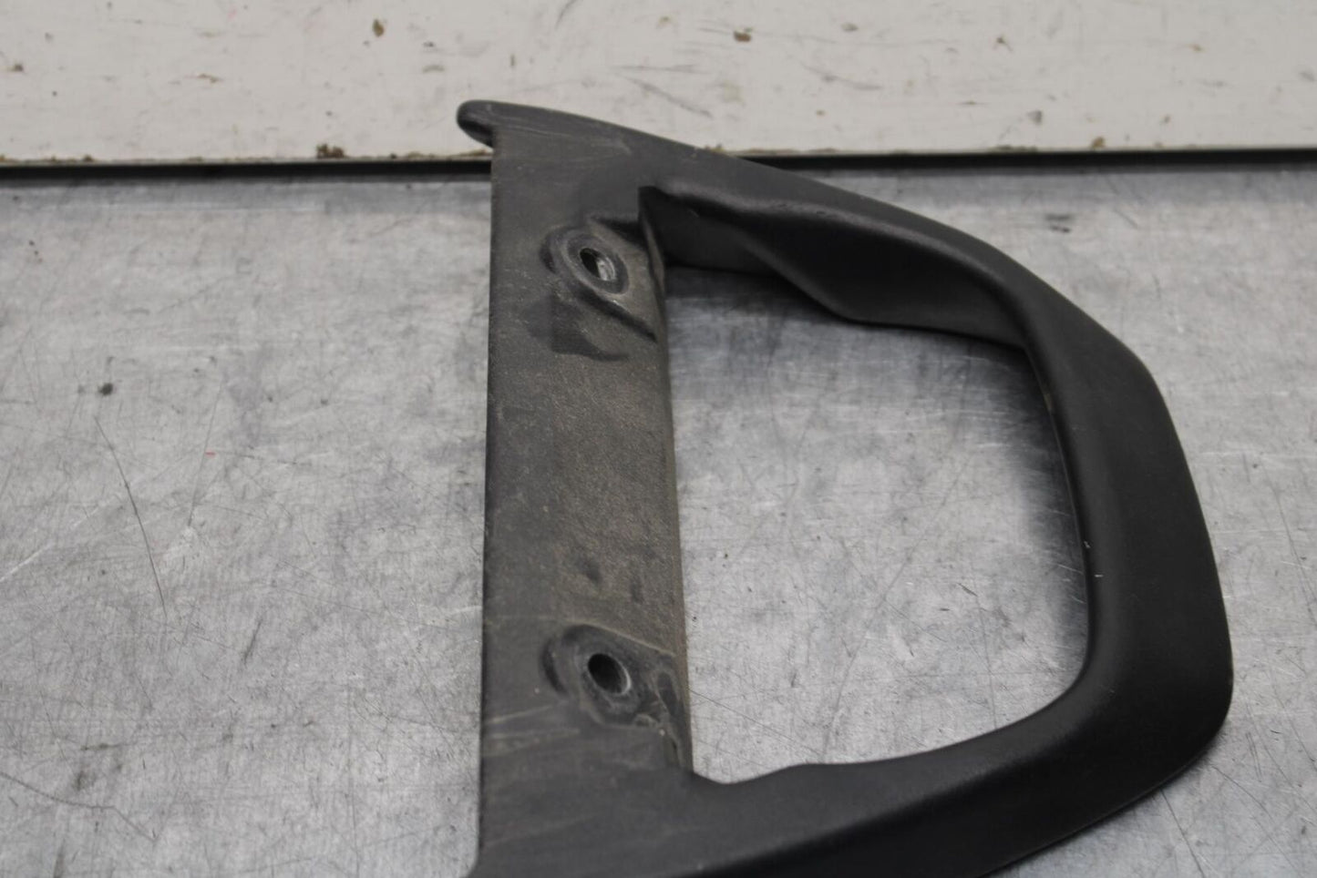 04-09 SUZUKI GS 500 FH GS500F PASSENGER REAR SEAT GRAB BAR HANDLE BB97