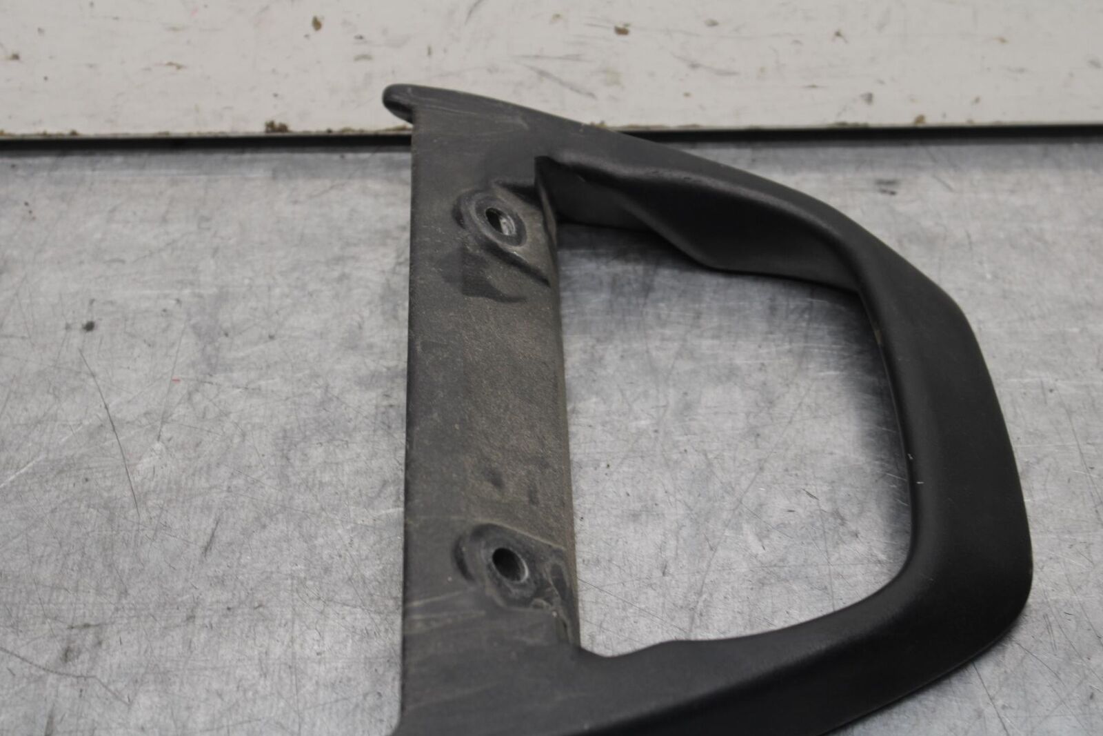 04-09 SUZUKI GS 500 FH GS500F PASSENGER REAR SEAT GRAB BAR HANDLE BB97