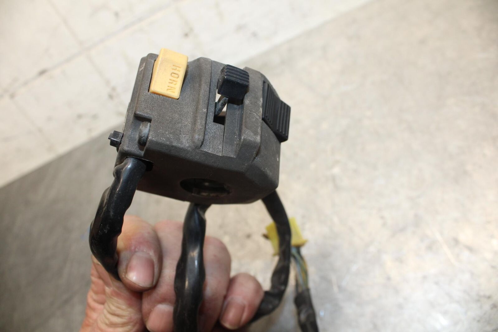 1986 Suzuki GSXR1100 LEFT CLIP ON HANDLE HORN SIGNALS SWITCH SWITCHES BB43