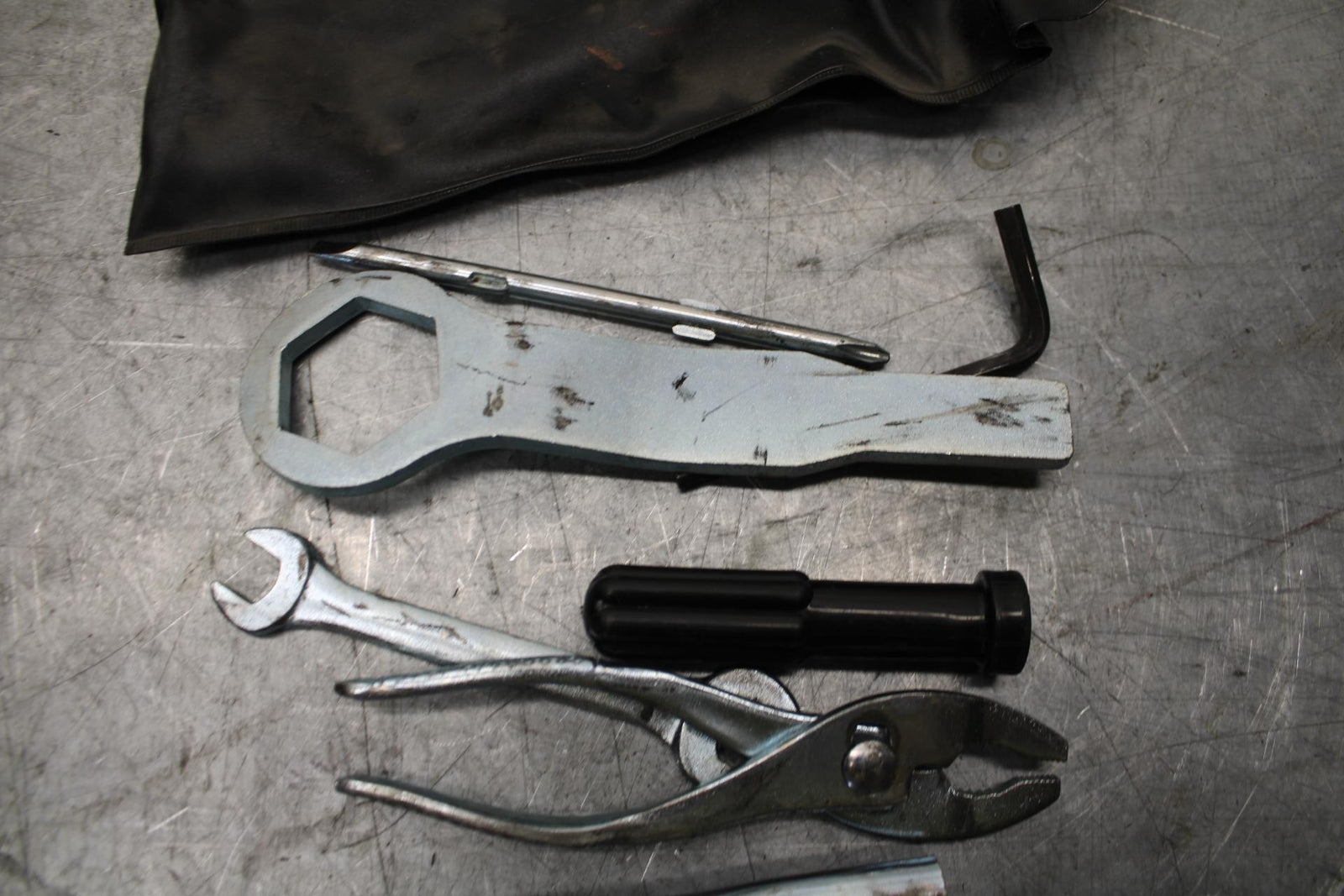 2009 Kawasaki Ninja ZX6R ZX600R STOCK TOOLS OEM TOOL BAG KIT SET 56007-0052 BB44