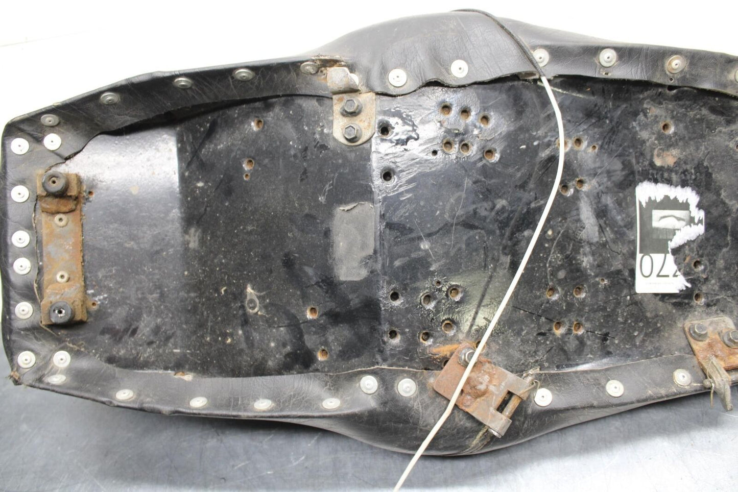 75 SUZUKI GT 550 FRONT REAR SEAT SADDLE BB72 