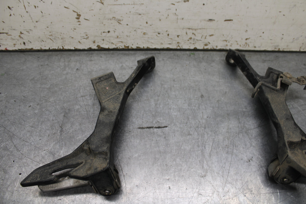 24 KAWASAKI NINJA 500 ABS REAR BACK PASSENGER PEG SET PAIR BB744