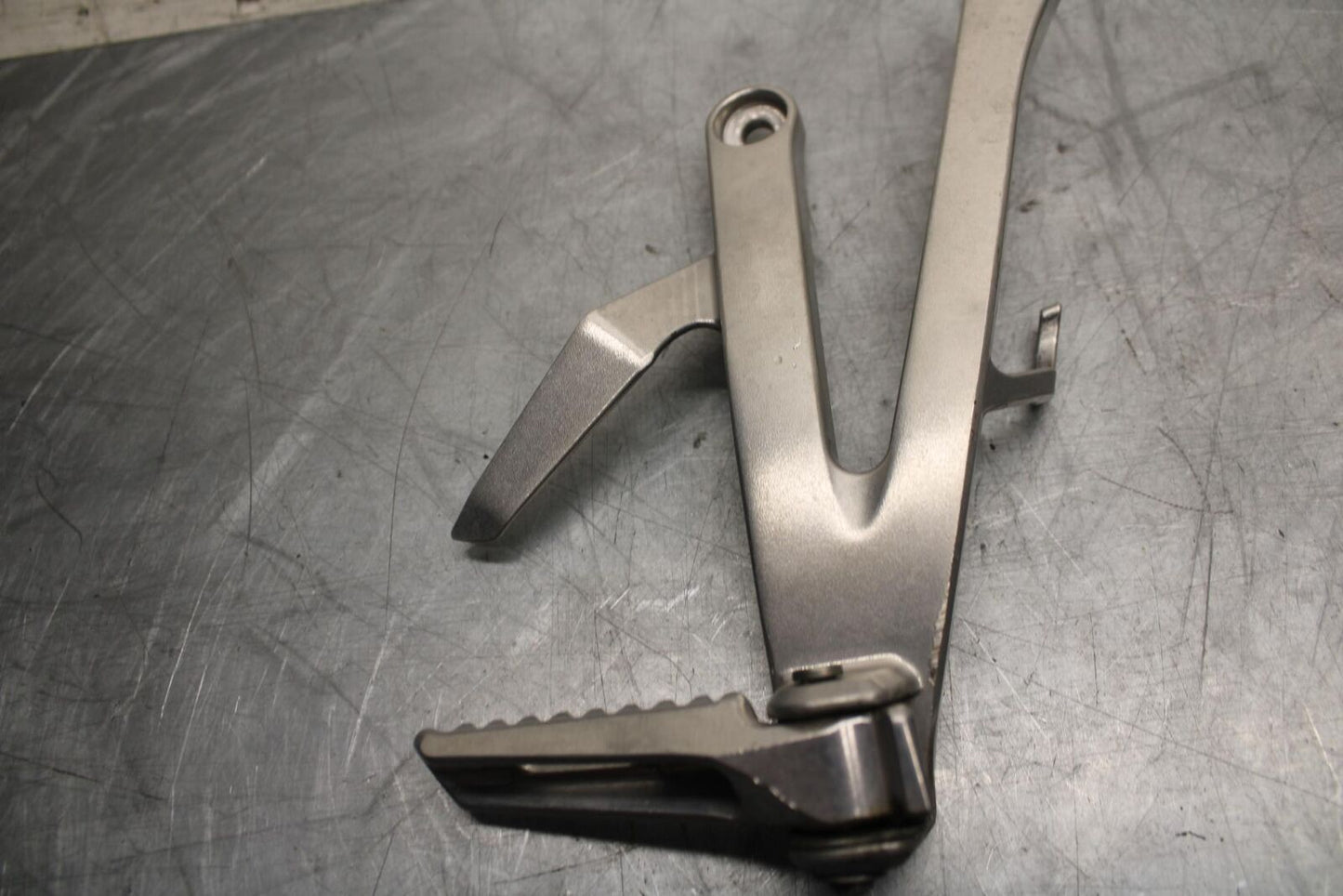 13-17 HONDA CBR600RR  RIGHT REAR BACK PASSENGER PEG BB502
